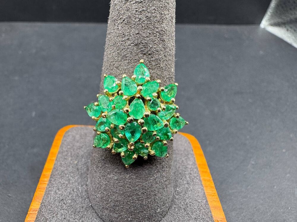 10K Yellow Gold Cluster Ring with Pear Cut Green Gemstones 3.57 grams